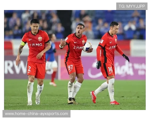 上海海港莱昂纳多中路突破制造射门机会,展现进攻新风貌