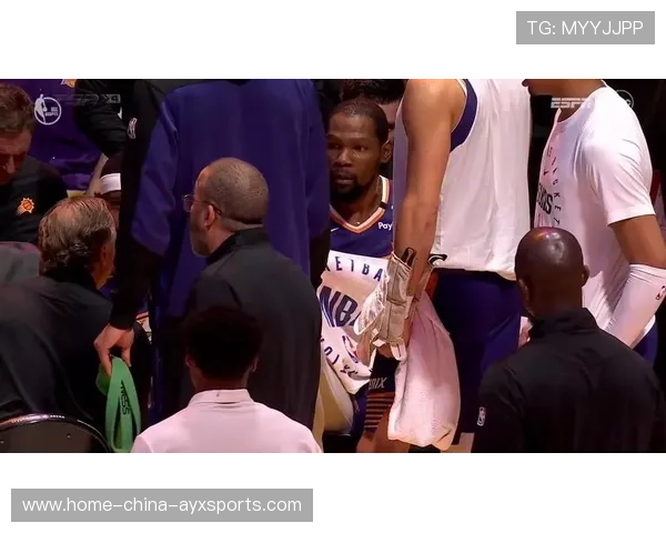 勇士替补席集体爆发,主帅称“团队赢球”——逆境中的团结力量 勇士替补席集体爆发,主帅称“团队赢球”——逆境中的团结力量