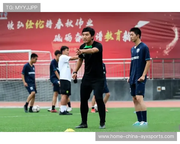 一线队与青训合练，教练称这是“未来战略的一环”