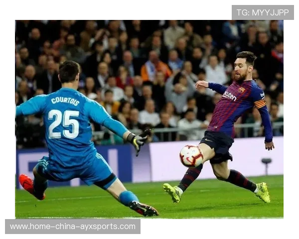 反越位精准配合单刀收球推射完成入网——战术艺术在脚下落地的瞬间