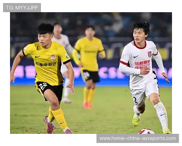 上海海港右路攻防一体，杨希下底传中直找后点