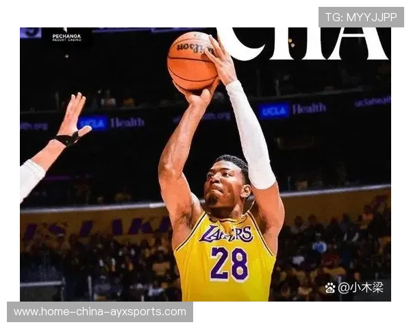 詹姆斯冷静罚球稳住领先,湖人主场气氛沸腾